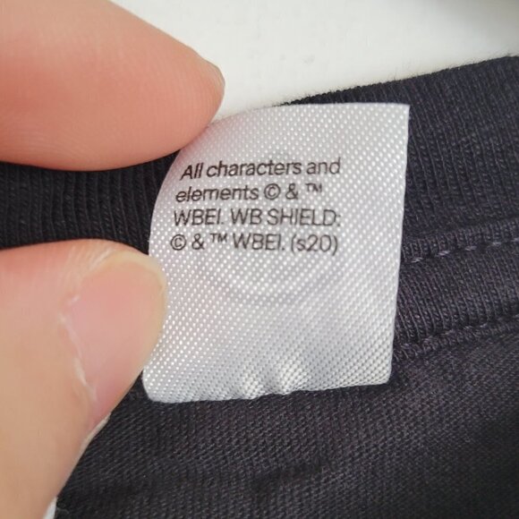 H&M Classic WB Friends Graphic Spell Out Black Short Sleeve Tee Shirt Sz Medium - Picture 8 of 10